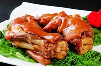 給袋式包裝機(jī)可包豬蹄、蝦滑等食品，多頭稱(chēng)包裝機(jī)